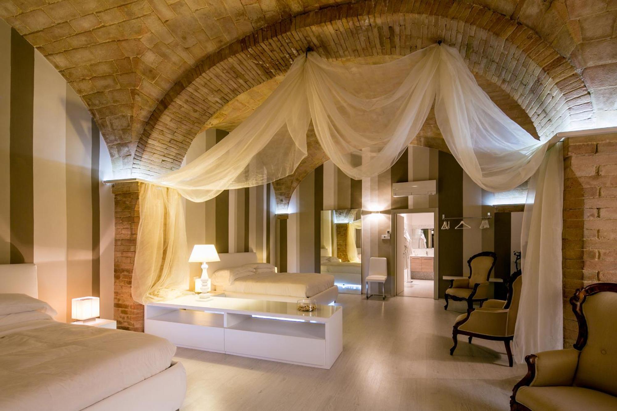 Hotel Degli Affreschi Монтефалько Номер фото