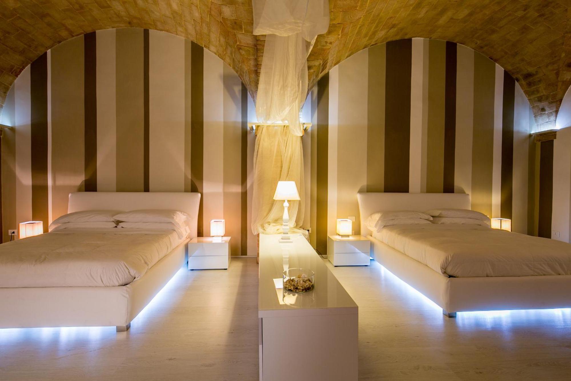 Hotel Degli Affreschi Монтефалько Номер фото