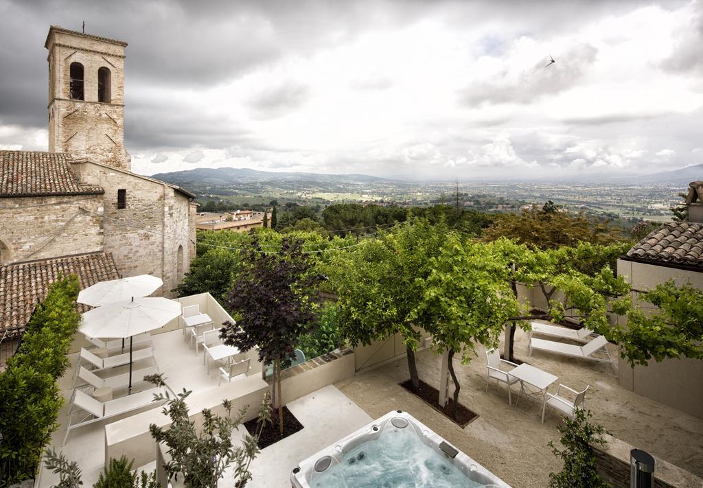 Hotel Degli Affreschi Монтефалько Экстерьер фото