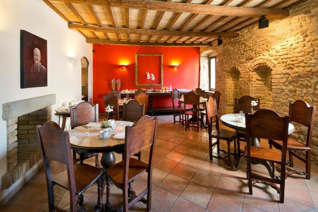 Hotel Degli Affreschi Монтефалько Экстерьер фото