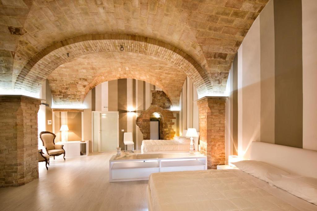 Hotel Degli Affreschi Монтефалько Номер фото